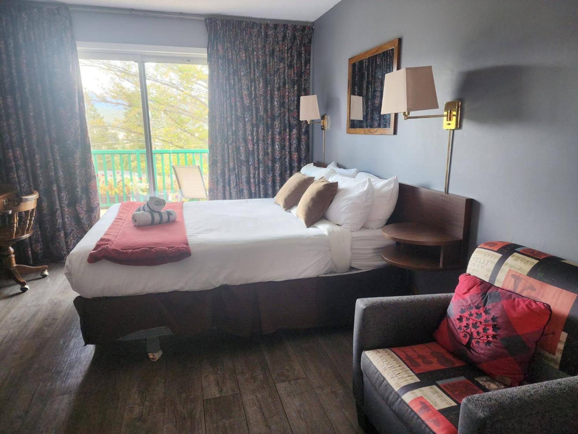 Motel Tyrol Radium Hot Springs Esterno foto
