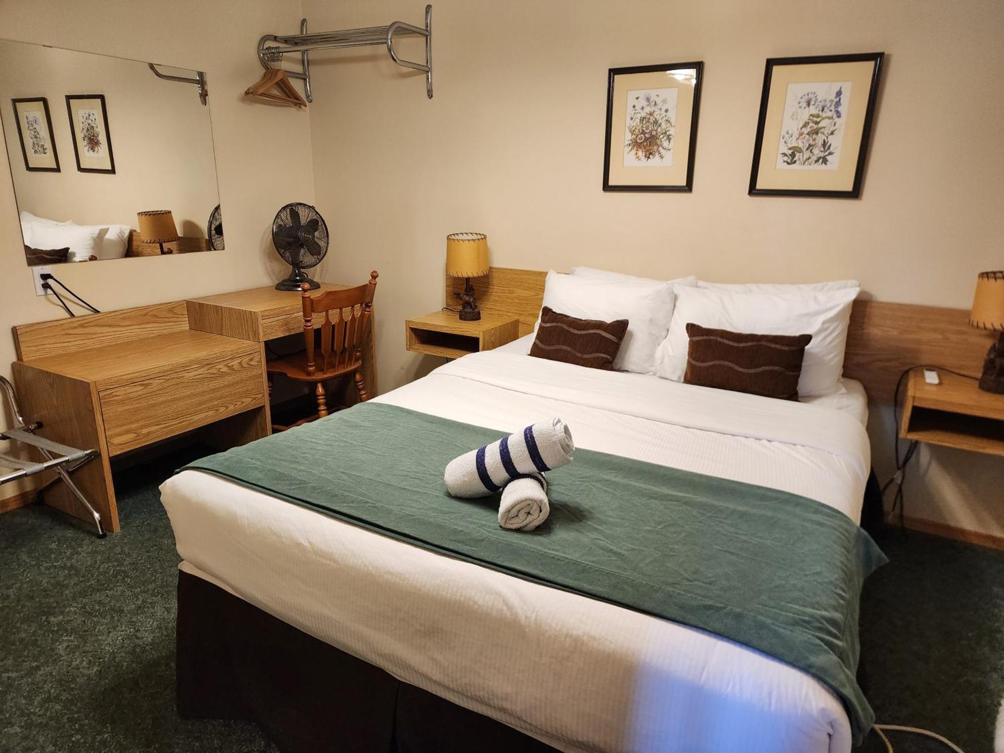 Motel Tyrol Radium Hot Springs Esterno foto