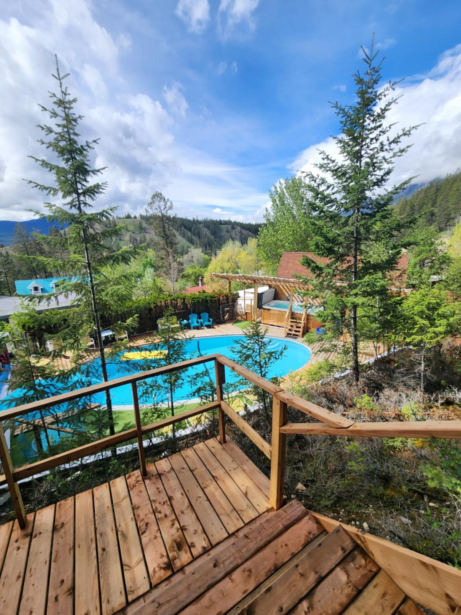 Motel Tyrol Radium Hot Springs Esterno foto