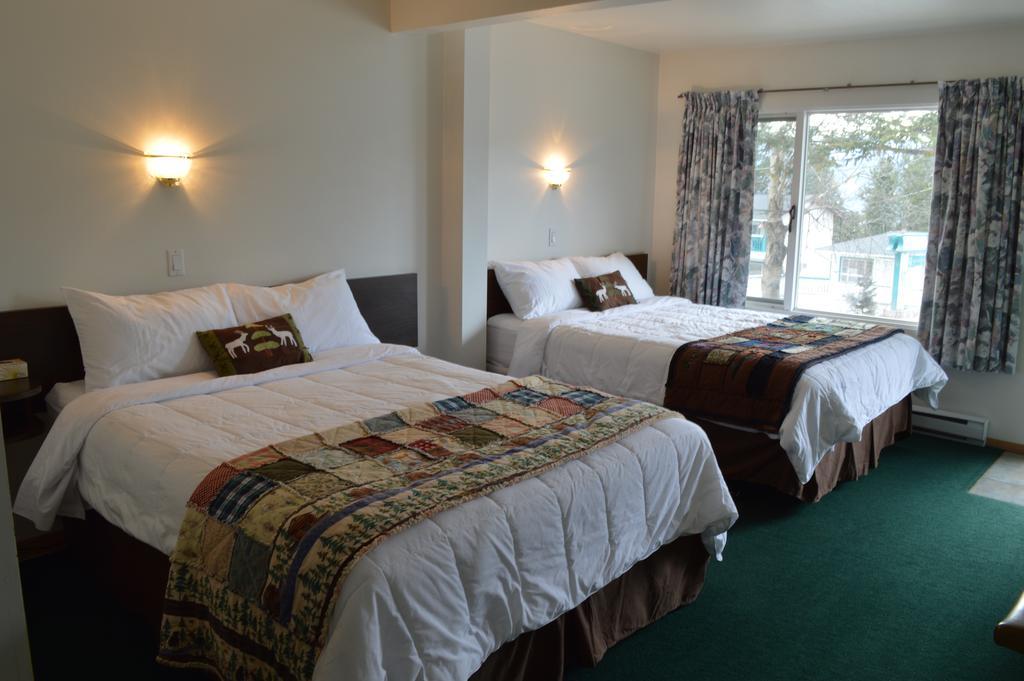 Motel Tyrol Radium Hot Springs Esterno foto