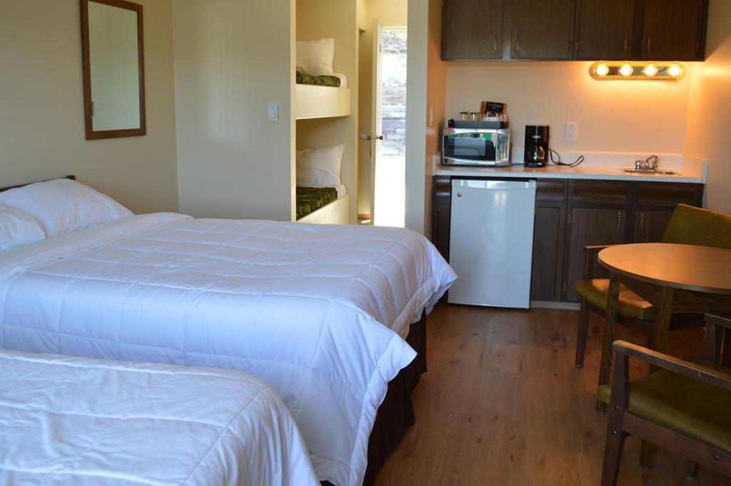 Motel Tyrol Radium Hot Springs Esterno foto