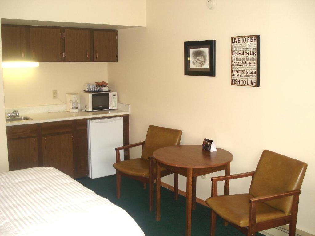 Motel Tyrol Radium Hot Springs Esterno foto