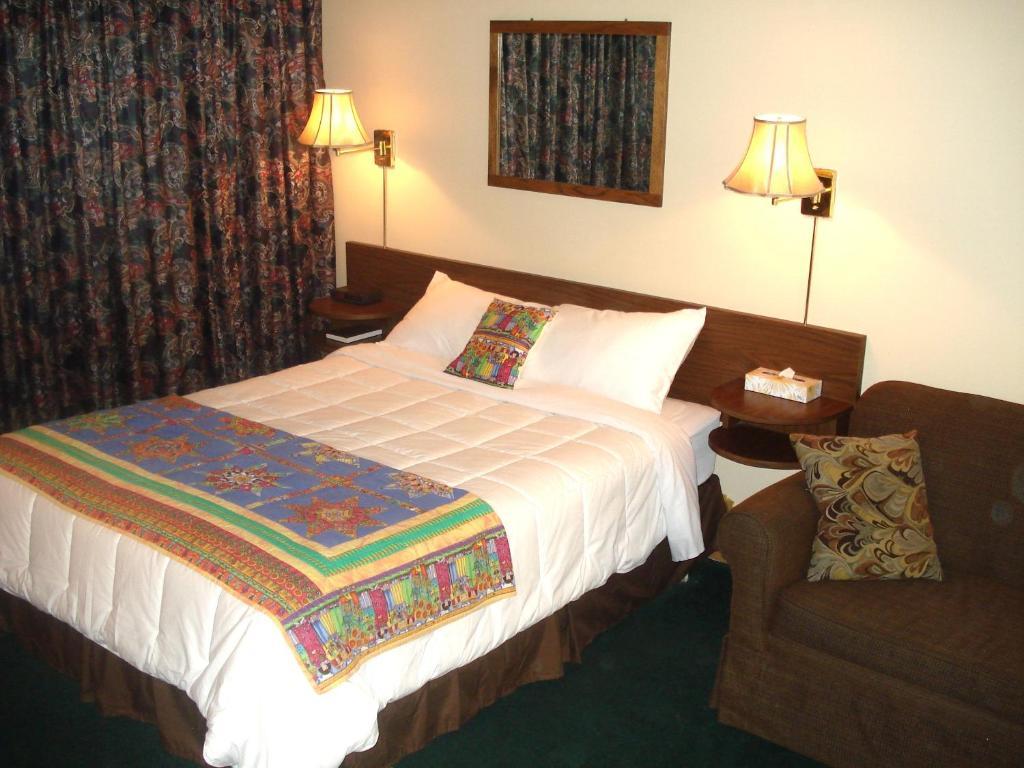 Motel Tyrol Radium Hot Springs Esterno foto