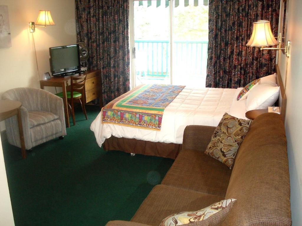 Motel Tyrol Radium Hot Springs Esterno foto