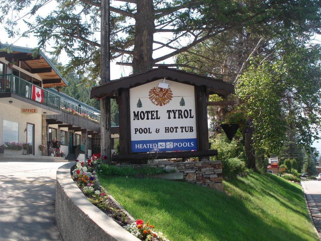 Motel Tyrol Radium Hot Springs Esterno foto